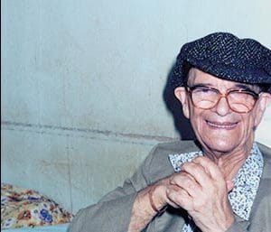 Chico Xavier sorrindo