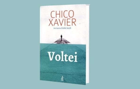 Capa do livro Voltei, Chico Xavier