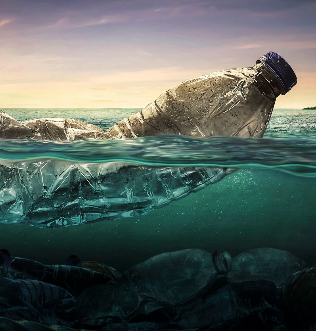 garrafa pet poluindo oceano