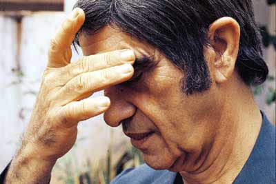 Chico Xavier em um momento de meditação