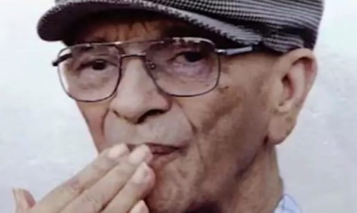 Chico Xavier transmitindo amor