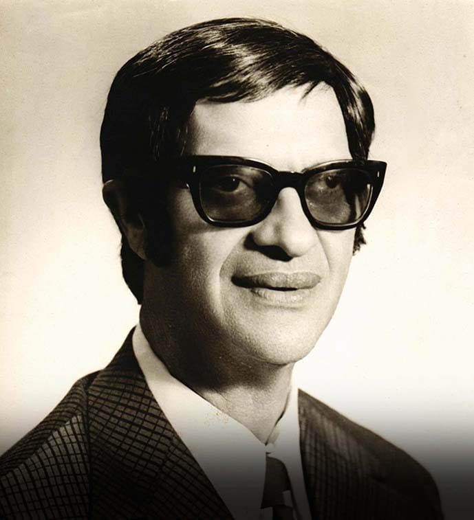 Chico Xavier em foto com óculos de sol