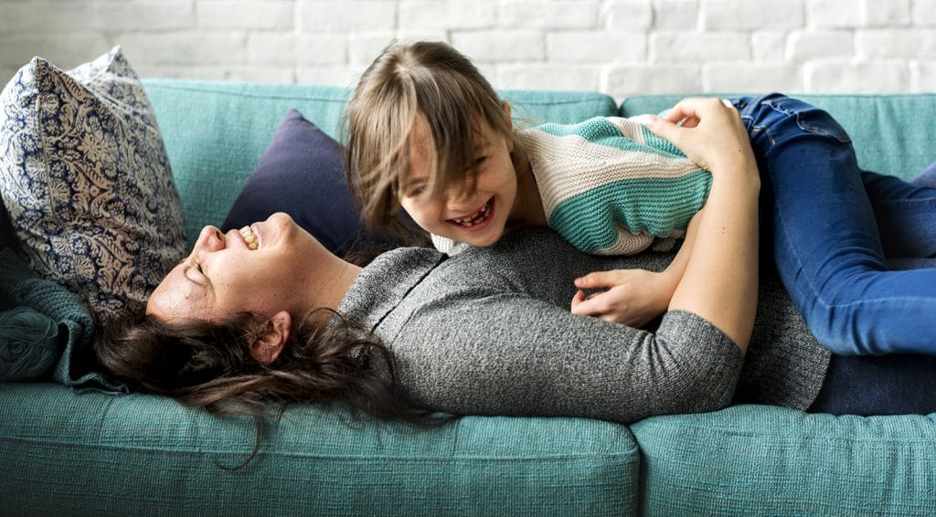 amor,pequeno,pai,mulher,humor,jovem,feliz,criança,abraços,aprendizagem,mãe,tempo de qualidade,ensino,carinho,bonito,vida,criança,sorriso,felicidade,positividade,genuíno,fêmea,juntos,tocar ,alegre,positivo,amor familiar,vínculo,pessoas,estilo de vida,qualidade,emoção,pessoa,abraço,filha,sentimentos,diversão,adorável,criança,pequeno"